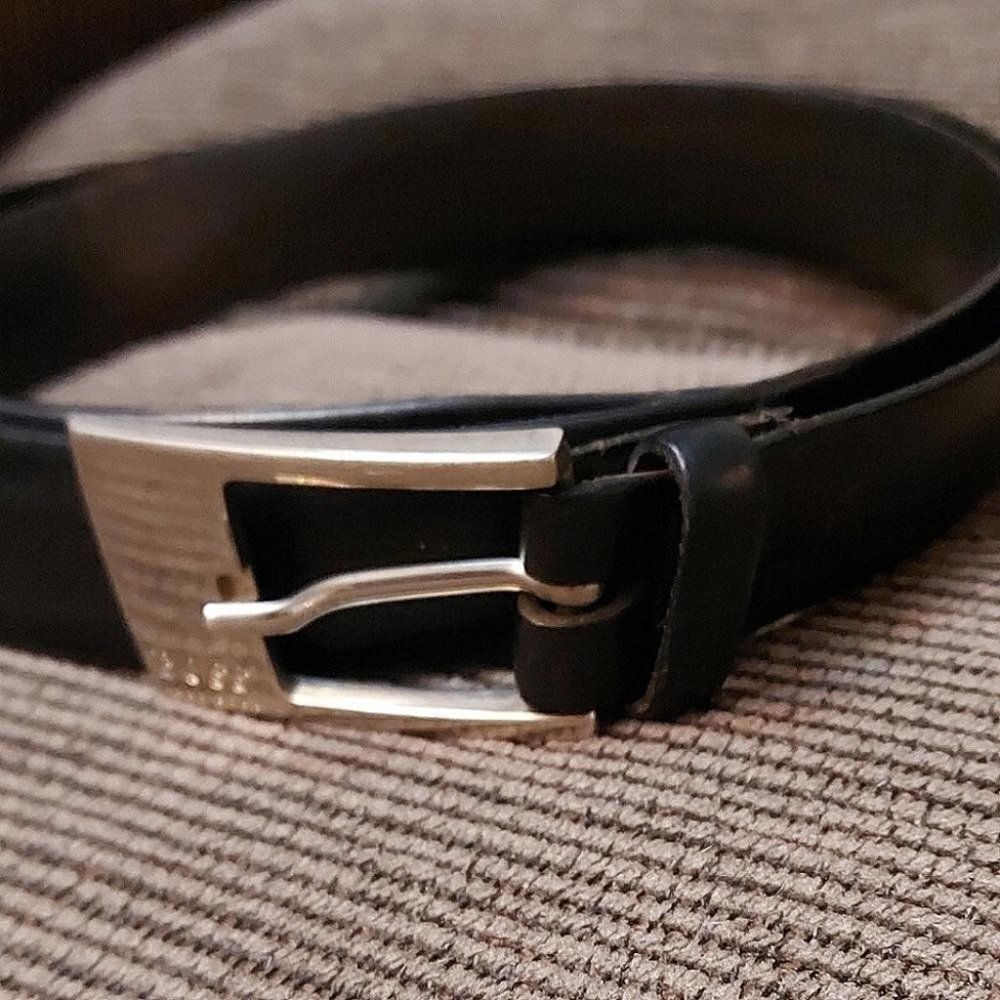 Hugo Boss Black Leather Belt Sleek Minimalist | Designer Menswear Classic Formal